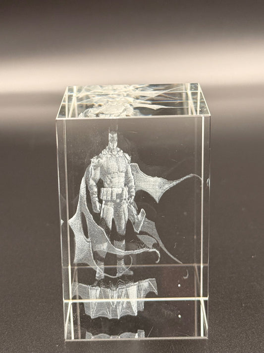 LUMINA – Esempio di cristallo rettangolare inciso a laser con figura decorativa