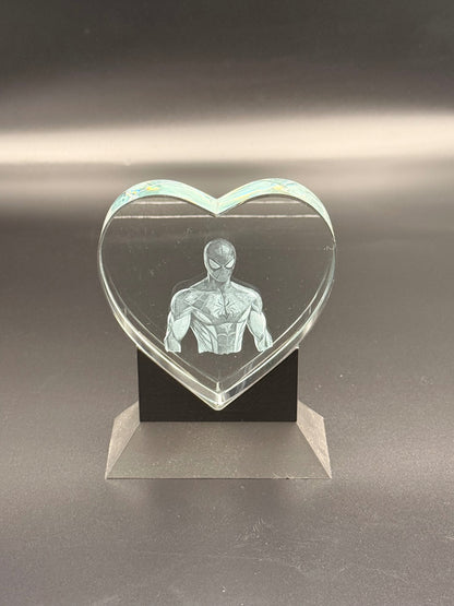 LUMINA – Esempio di cristallo a cuore inciso a laser su base